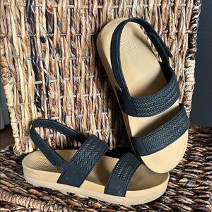 REEF Kids Water Vista Sandal Black Size 1